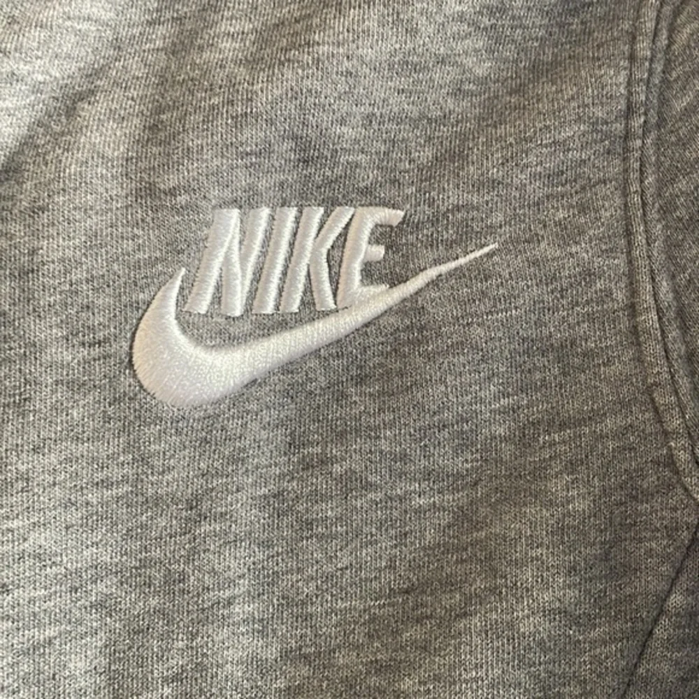 Nike Boy’s Full Zip Essential Hoodie‎ Grey Size Medium
